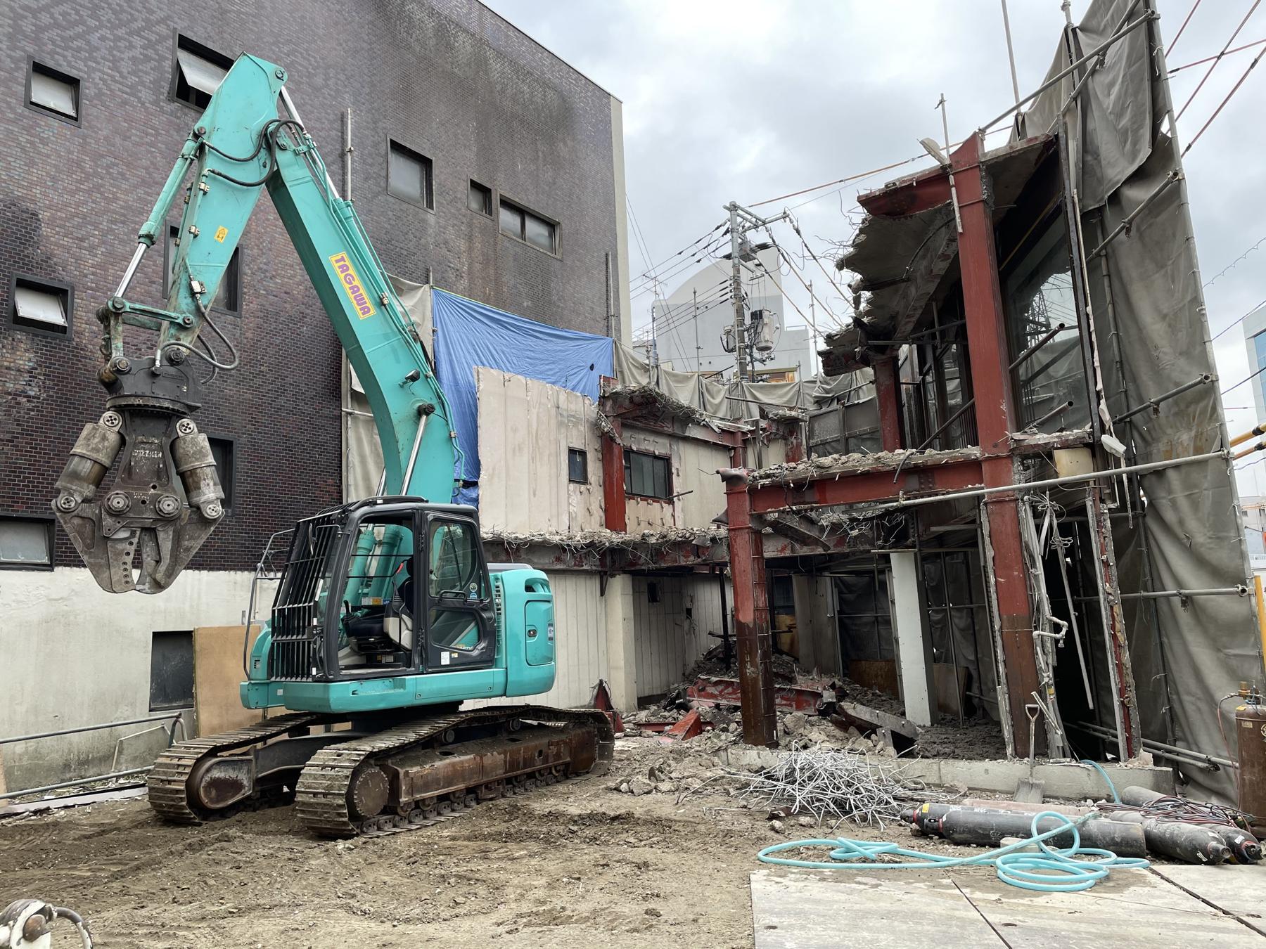 鉄骨造建物の解体現場