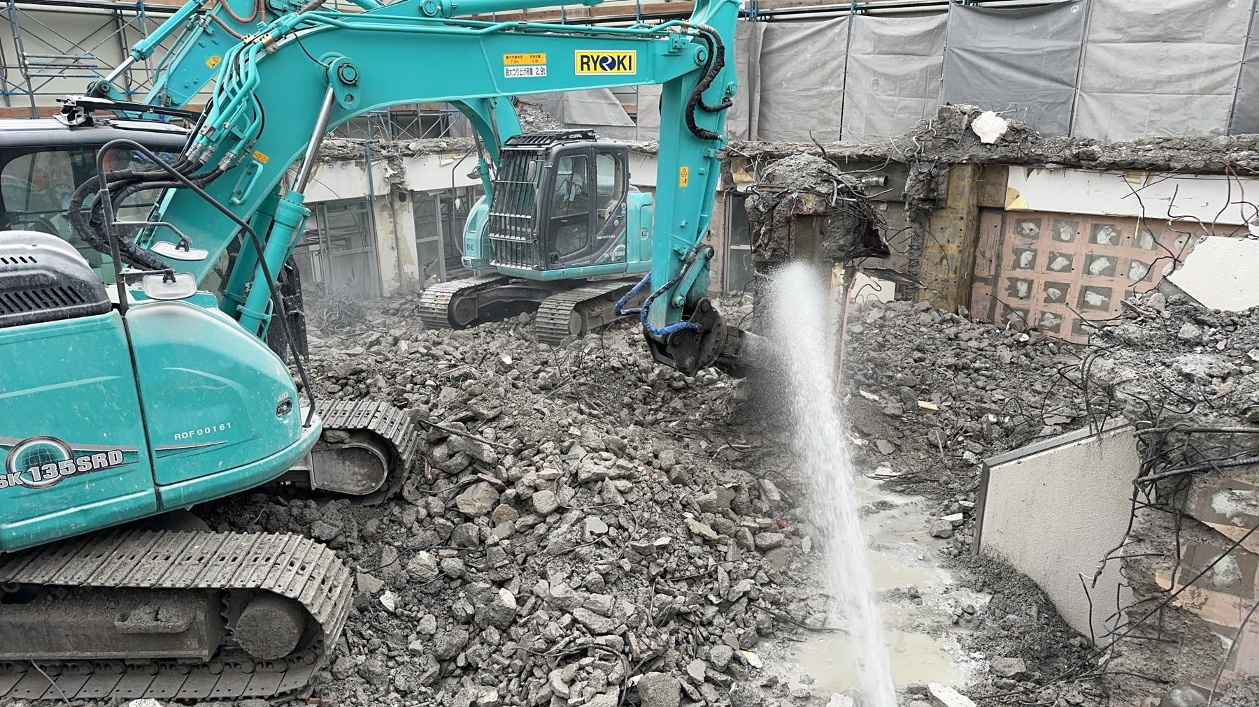 SRC造建物の階上解体現場