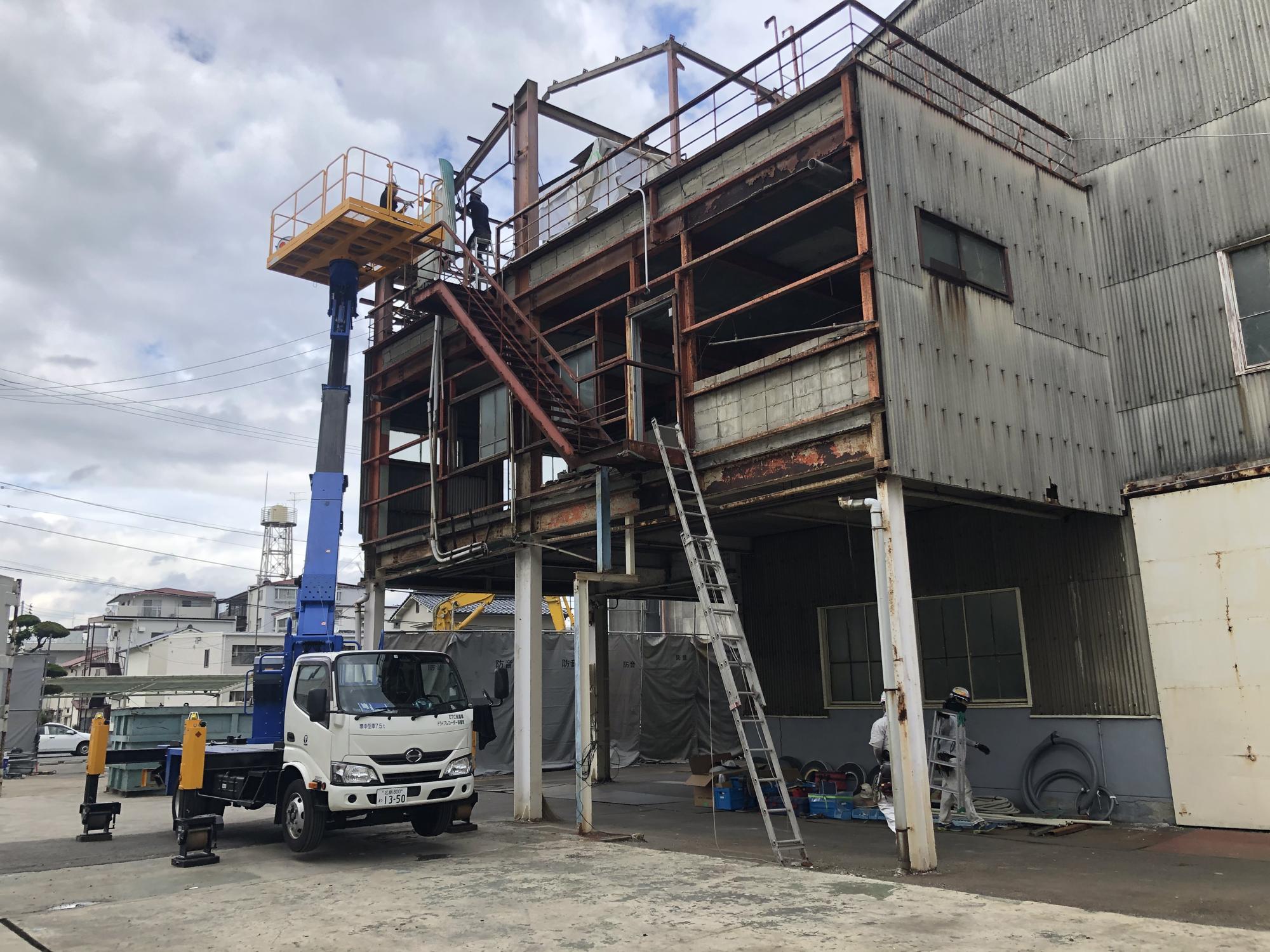 高所スレート撤去の現場