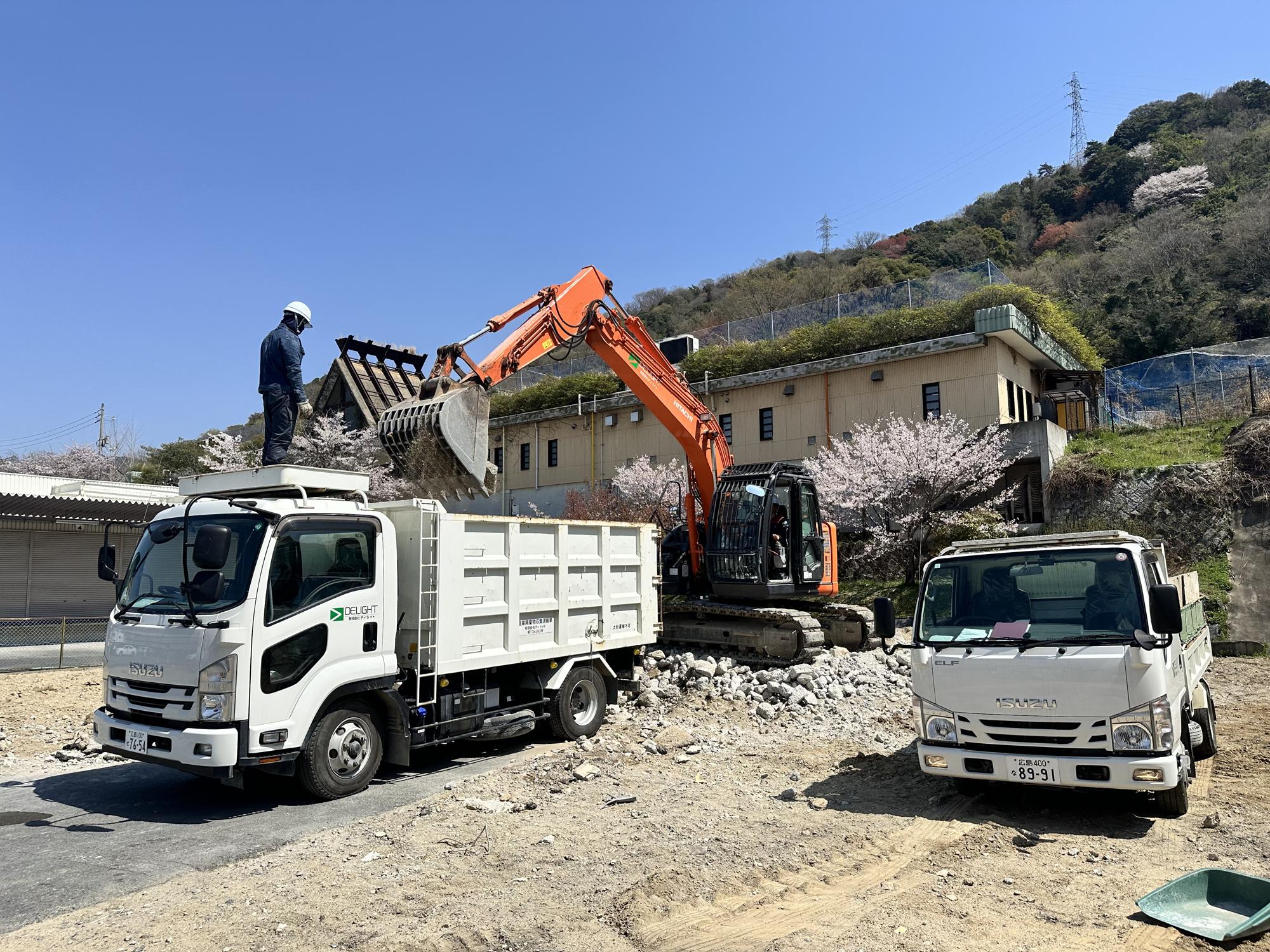 廃材積み込みの施工事例1